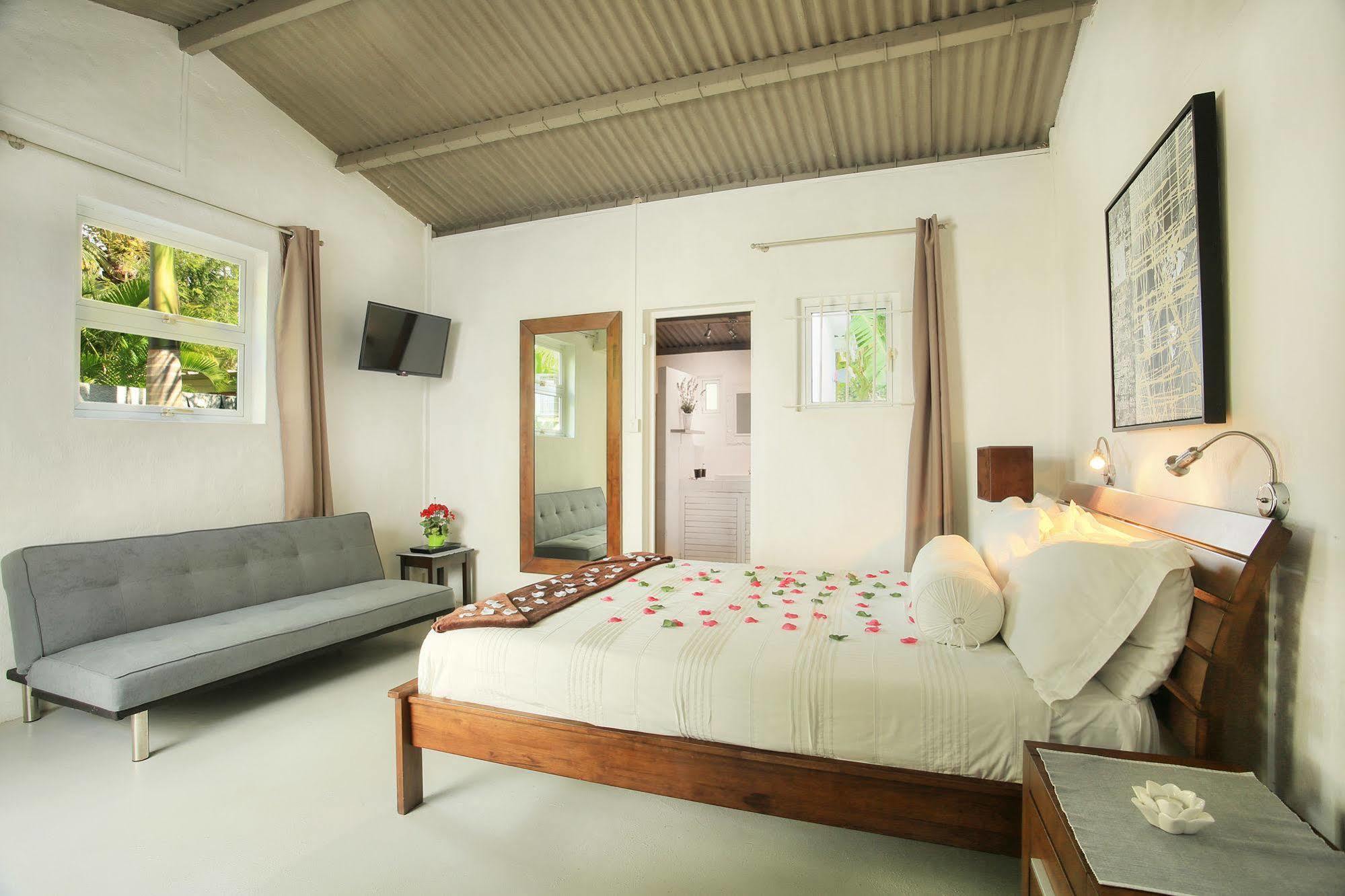 Esprit Libre Restaurant & Guest House Grand Baie Exterior foto